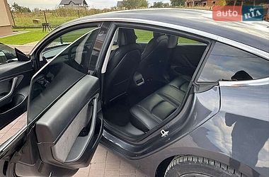 Седан Tesla Model 3 2020 в Вінниці