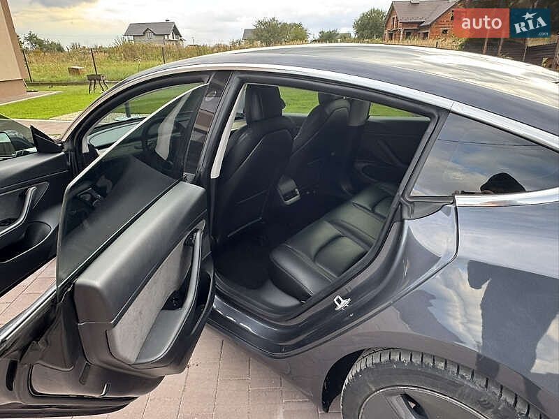 Седан Tesla Model 3 2020 в Вінниці