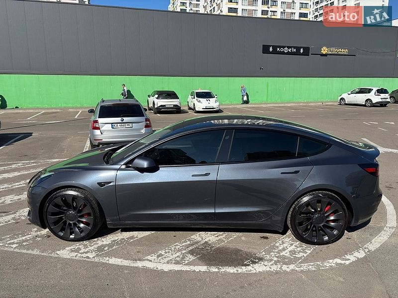 Седан Tesla Model 3 2023 в Киеве