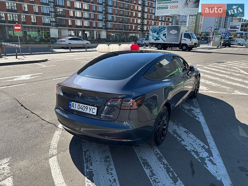 Седан Tesla Model 3 2023 в Киеве
