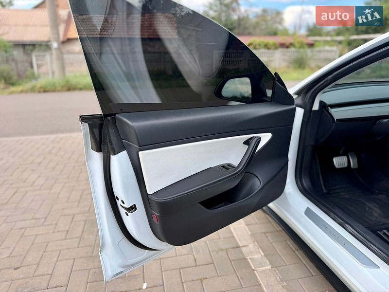 Седан Tesla Model 3 2019 в Кривом Роге