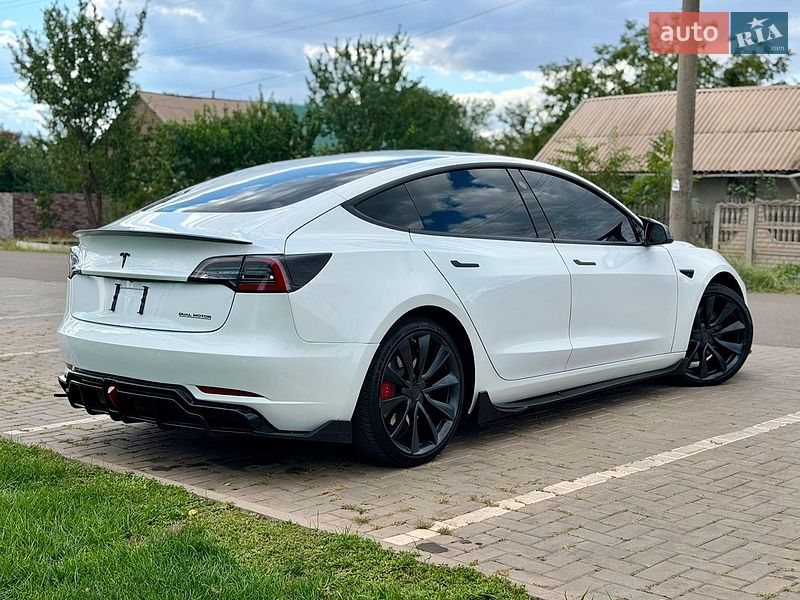 Седан Tesla Model 3 2019 в Кривом Роге