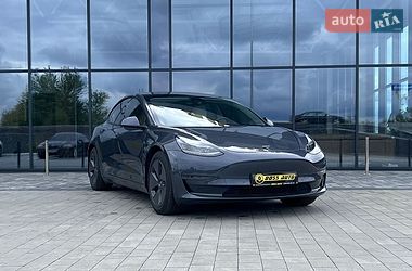 Седан Tesla Model 3 2022 в Львове