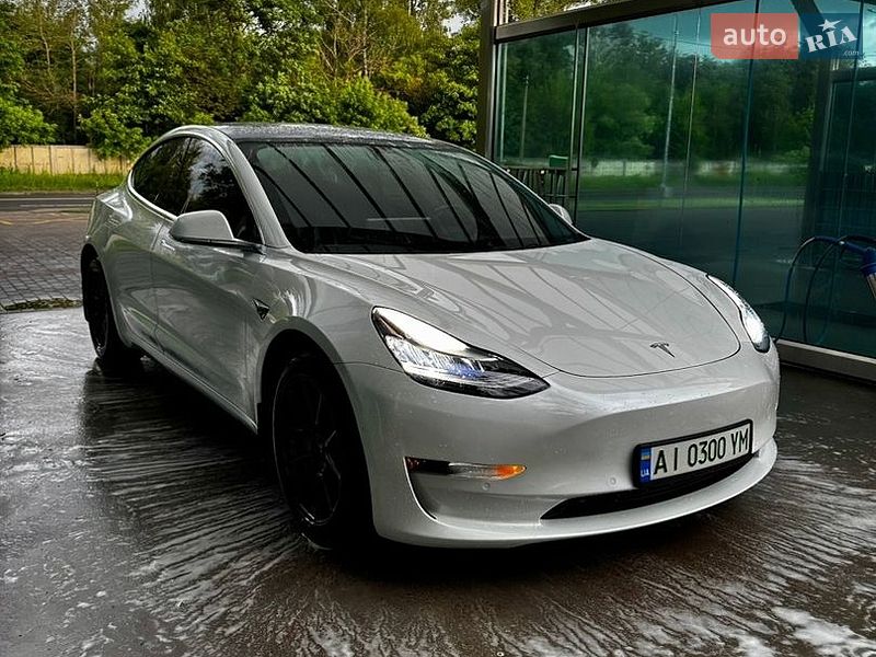 Седан Tesla Model 3 2019 в Киеве