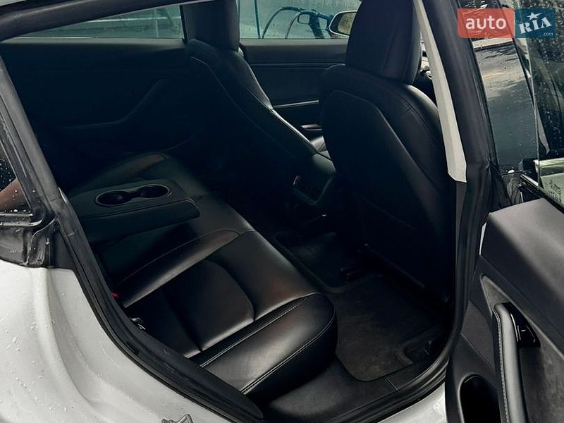 Седан Tesla Model 3 2019 в Киеве