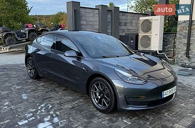 Седан Tesla Model 3 2022 в Ужгороде