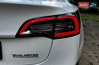 Седан Tesla Model 3 2019 в Киеве