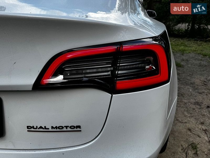 Седан Tesla Model 3 2019 в Киеве