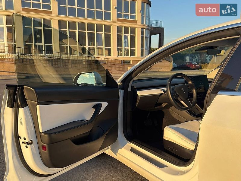 Седан Tesla Model 3 2020 в Киеве