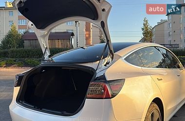 Седан Tesla Model 3 2020 в Киеве