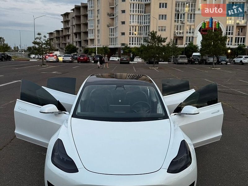 Tesla Model 3 2020