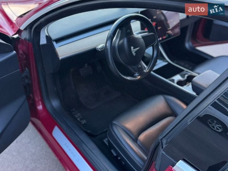 Седан Tesla Model 3 2018 в Киеве