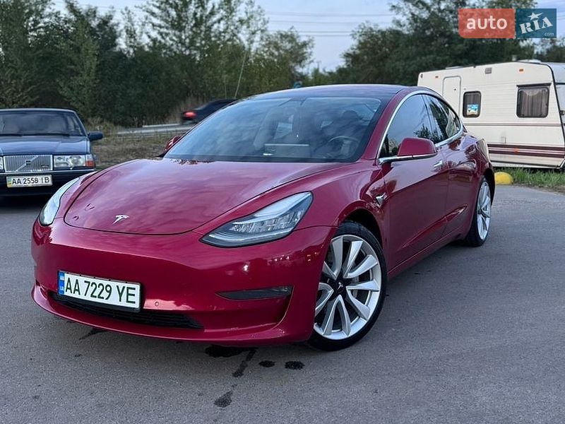 Седан Tesla Model 3 2018 в Киеве