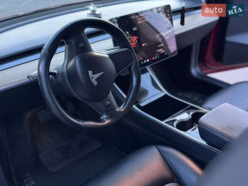 Седан Tesla Model 3 2018 в Киеве
