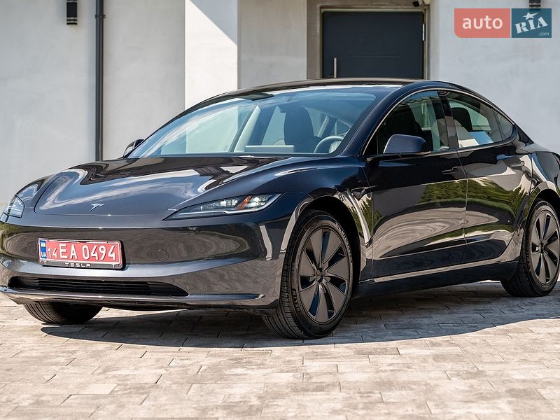 Седан Tesla Model 3 2025 в Ивано-Франковске