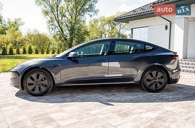 Седан Tesla Model 3 2025 в Ивано-Франковске