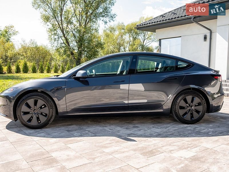 Седан Tesla Model 3 2025 в Ивано-Франковске