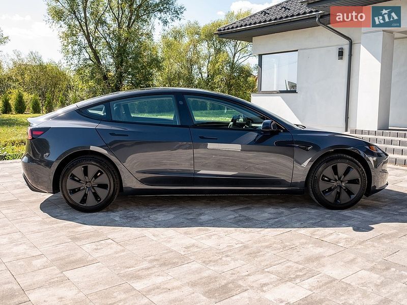 Седан Tesla Model 3 2025 в Ивано-Франковске