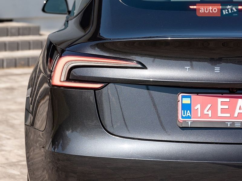 Седан Tesla Model 3 2025 в Ивано-Франковске