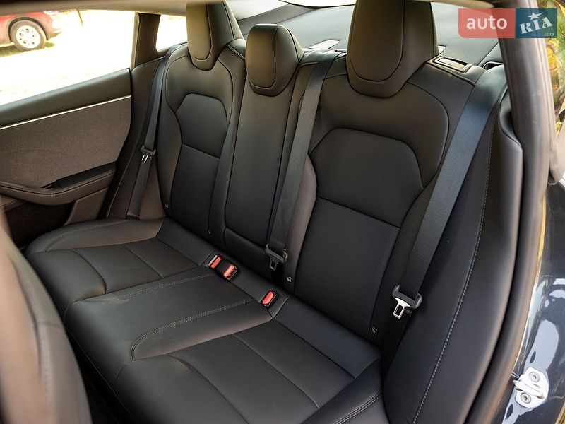 Седан Tesla Model 3 2025 в Ивано-Франковске