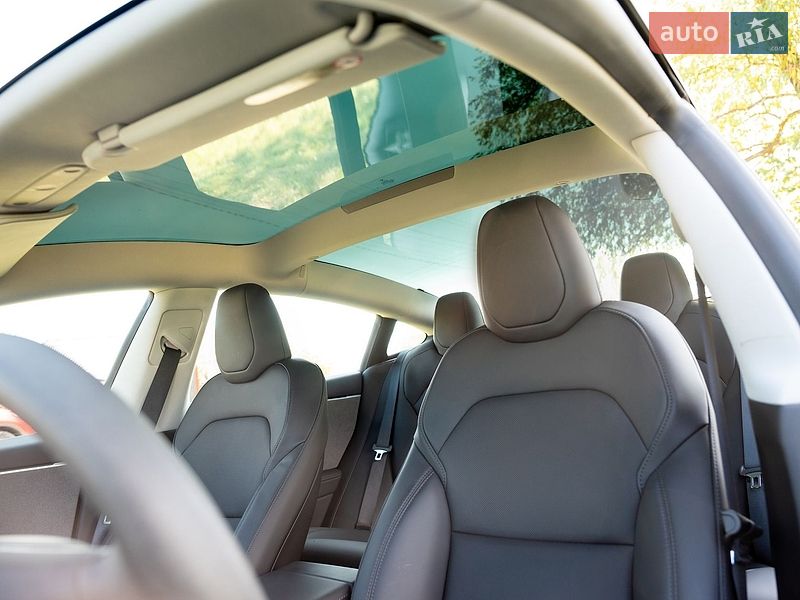 Седан Tesla Model 3 2025 в Ивано-Франковске