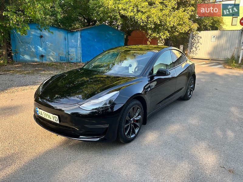 Седан Tesla Model 3 2023 в Києві