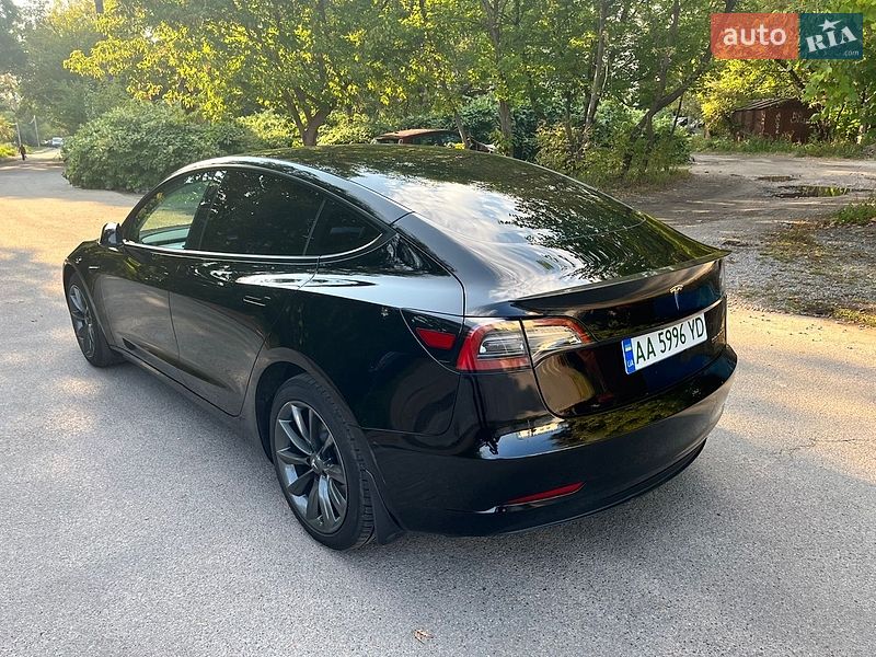 Седан Tesla Model 3 2023 в Києві