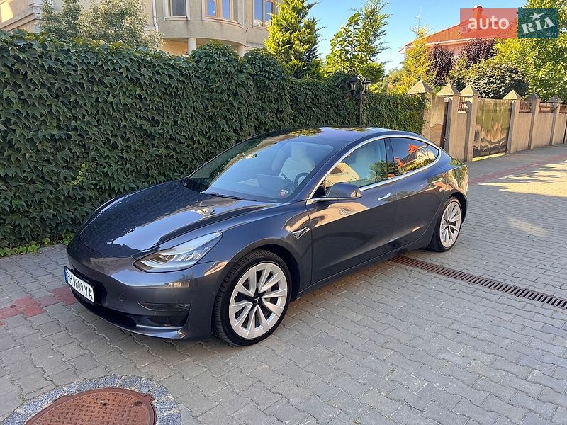 Седан Tesla Model 3 2019 в Одесі