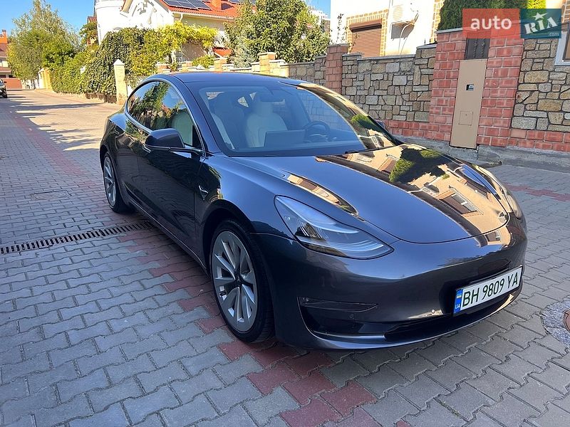 Седан Tesla Model 3 2019 в Одесі
