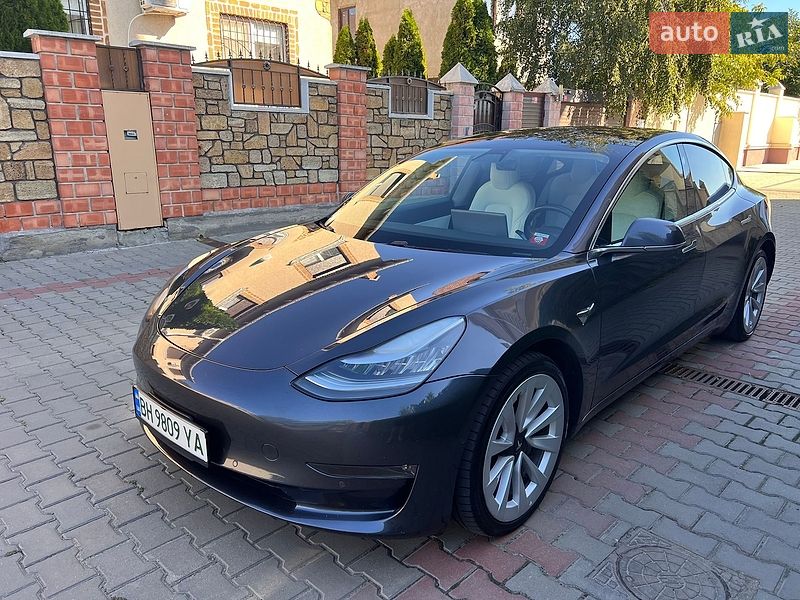 Седан Tesla Model 3 2019 в Одесі