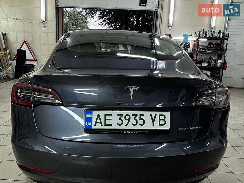 Седан Tesla Model 3 2018 в Днепре