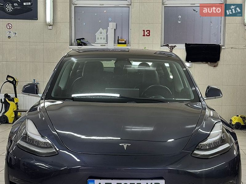 Седан Tesla Model 3 2018 в Днепре
