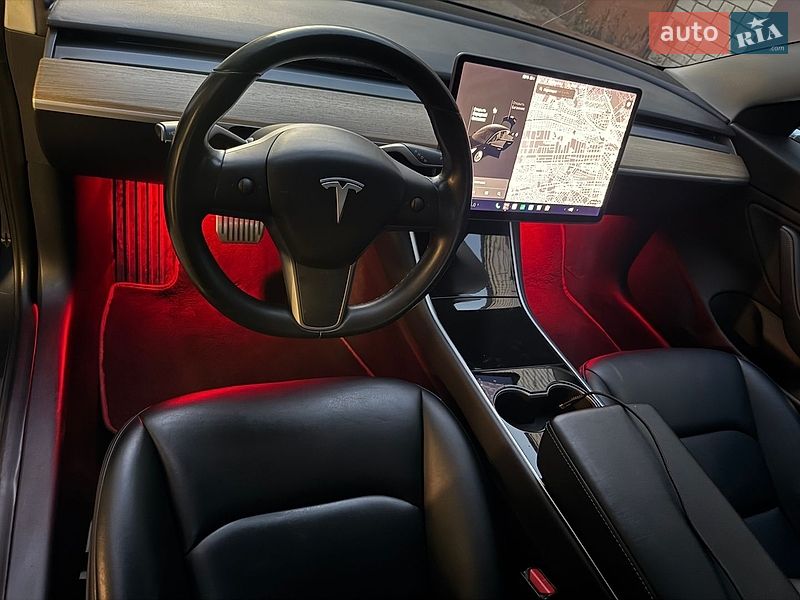 Седан Tesla Model 3 2018 в Днепре