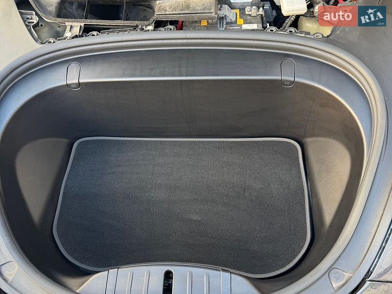 Седан Tesla Model 3 2018 в Днепре