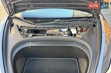 Седан Tesla Model 3 2018 в Днепре