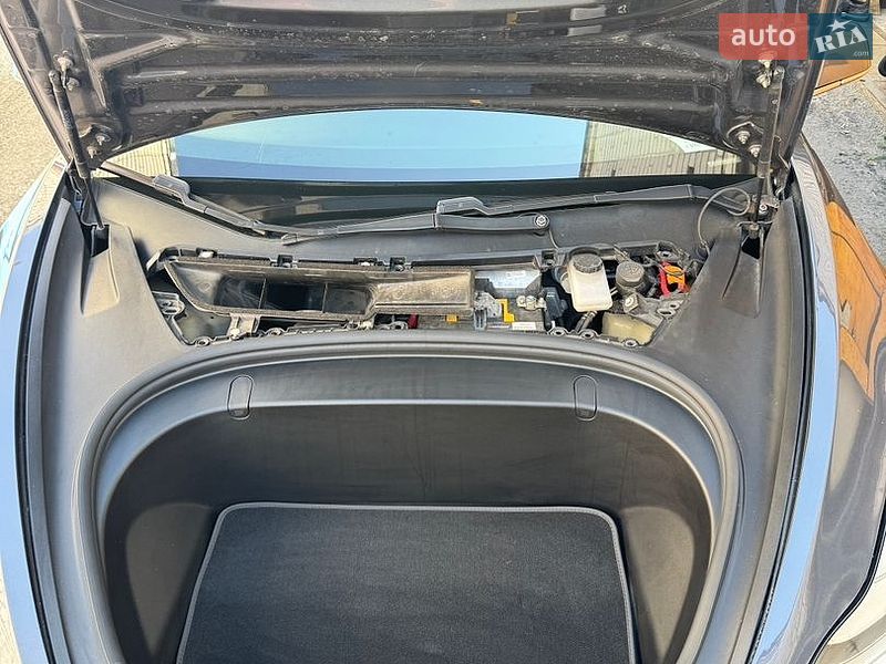 Седан Tesla Model 3 2018 в Днепре