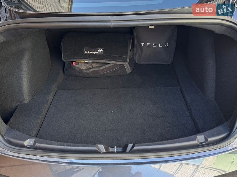 Седан Tesla Model 3 2018 в Днепре