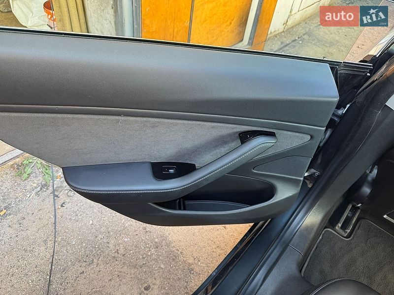 Седан Tesla Model 3 2018 в Днепре