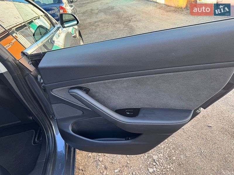 Седан Tesla Model 3 2018 в Днепре