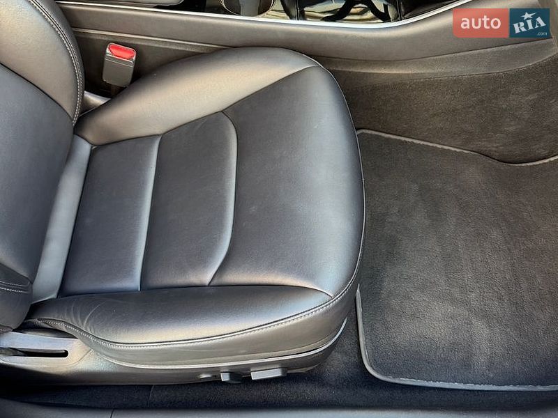 Седан Tesla Model 3 2018 в Днепре