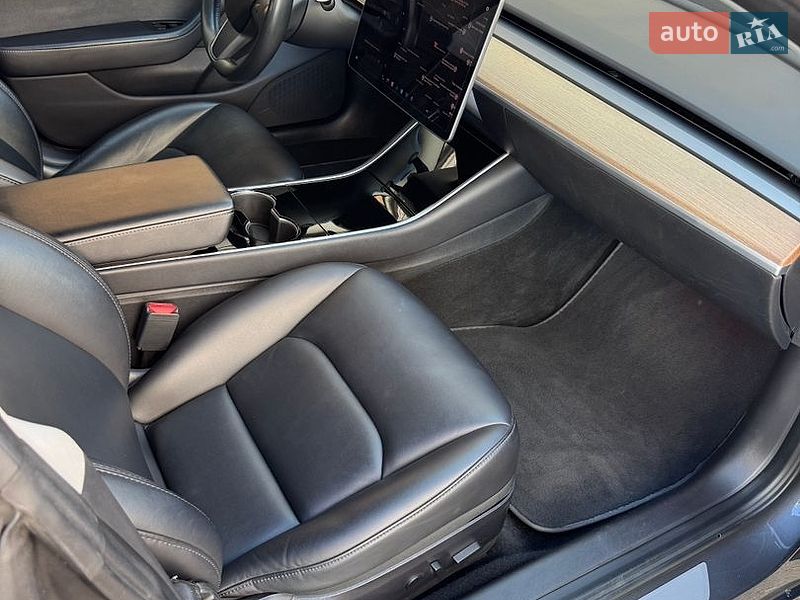 Седан Tesla Model 3 2018 в Днепре