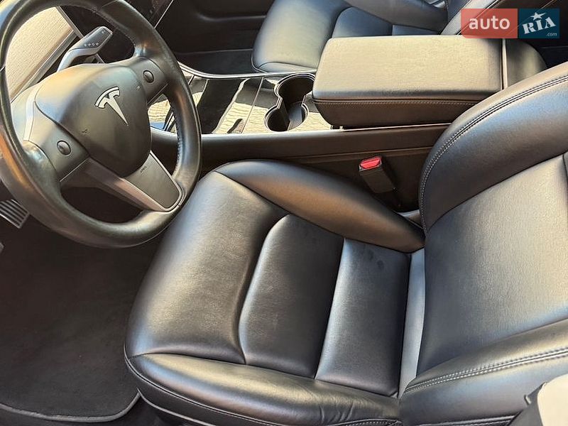 Седан Tesla Model 3 2018 в Днепре