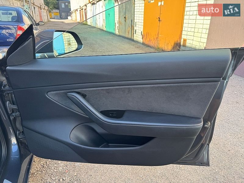 Седан Tesla Model 3 2018 в Днепре