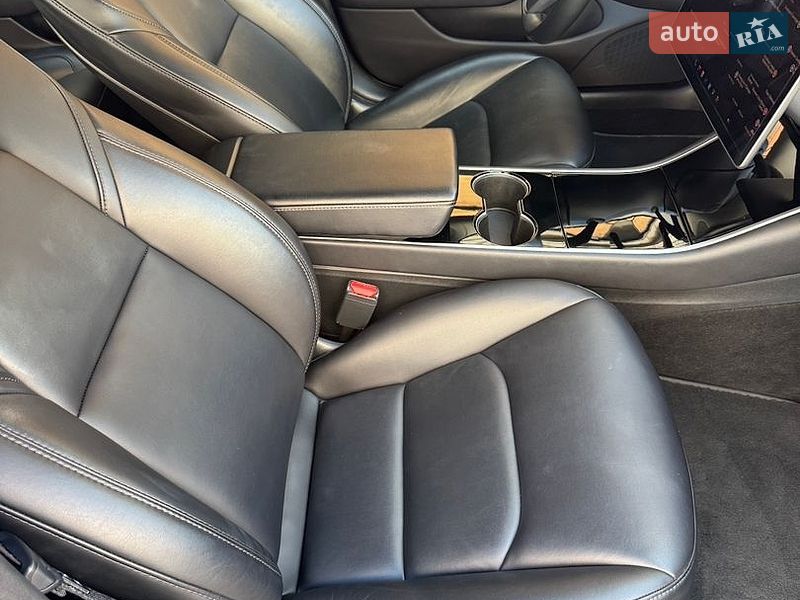 Седан Tesla Model 3 2018 в Днепре