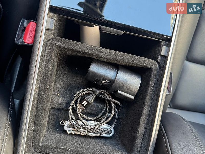 Седан Tesla Model 3 2018 в Днепре