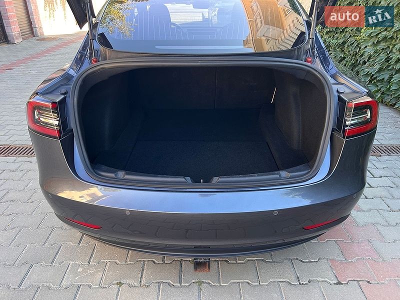 Седан Tesla Model 3 2019 в Одесі