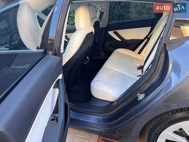 Седан Tesla Model 3 2019 в Одесі