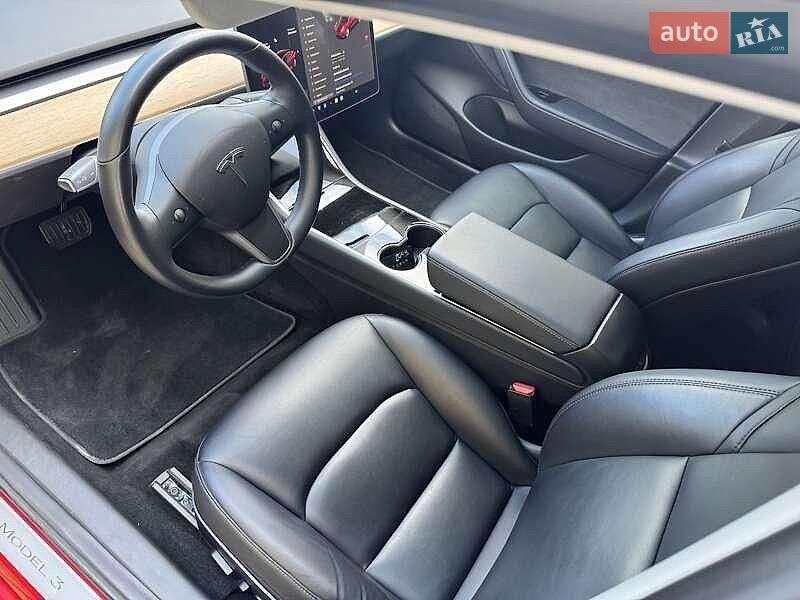 Седан Tesla Model 3 2018 в Львове