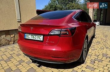 Седан Tesla Model 3 2018 в Львове