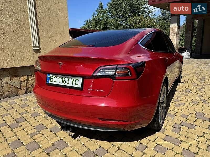 Седан Tesla Model 3 2018 в Львове